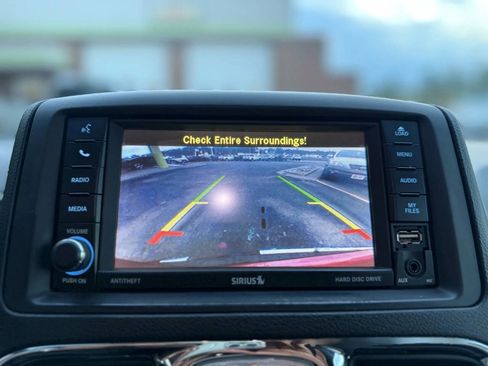 Used 2014 Chrysler Town & Country Touring image 11