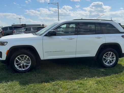 Used 2025 Jeep Grand Cherokee 4WD image 3