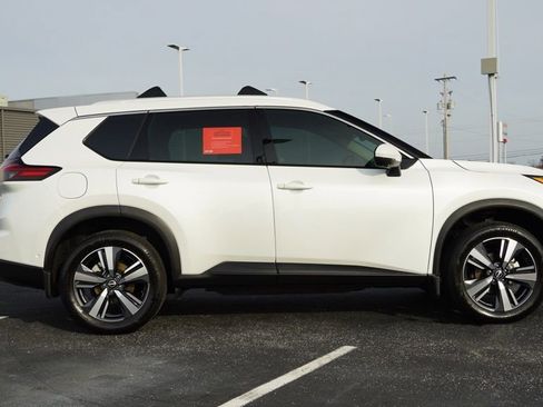 Used 2024 Nissan Rogue SL w/ SL Premium Package image 4