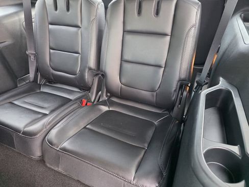 Used 2019 Ford Explorer XLT w/ Equipment Group 202A FWD image 26