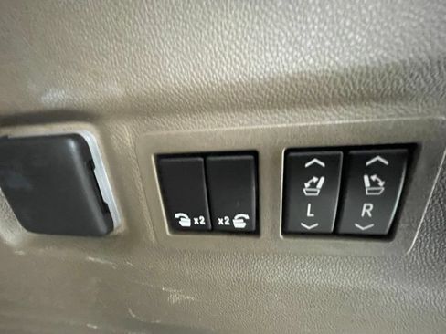 Used 2022 GMC Yukon XL Denali AWD/4WD image 7