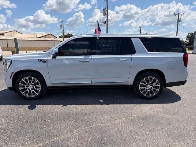 Used 2026 GMC Yukon XL Denali w/ Denali Reserve Package AWD/4WD image 2
