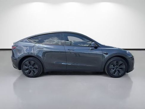 Used 2024 Tesla Model Y Long Range AWD/4WD image 2