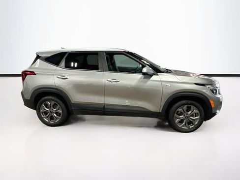 Used 2024 Kia Seltos LX AWD/4WD image 8