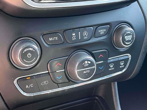 Used 2019 Jeep Cherokee High Altitude AWD/4WD image 27