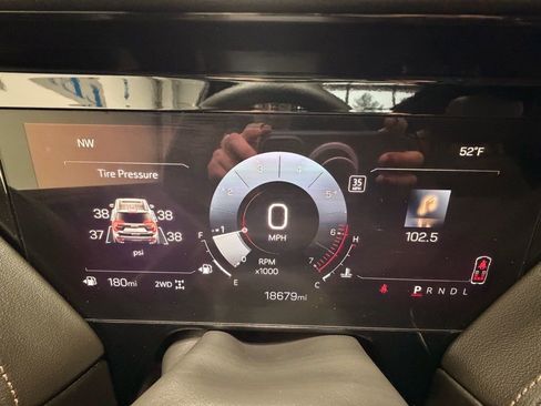Used 2025 GMC Yukon XL AT4 w/ AT4 Premium Package AWD/4WD image 29