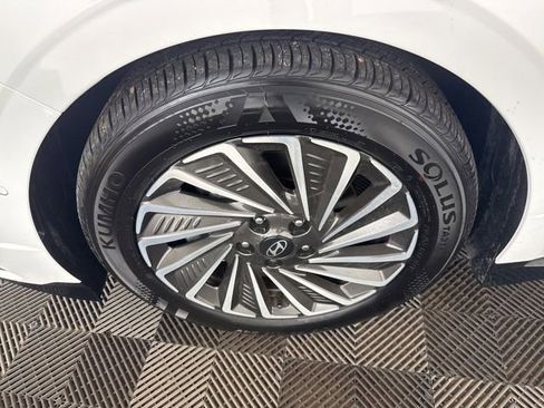 Used 2025 Hyundai Sonata Limited FWD image 32