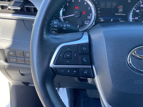 Used 2023 Toyota Highlander XLE image 27