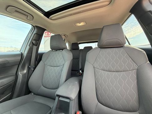 Certified 2023 Toyota Corolla Cross LE w/ Moonroof Package AWD/4WD image 15