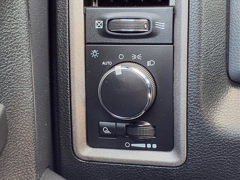 Used 2016 RAM 2500 Tradesman w/ Chrome Appearance Group image 9