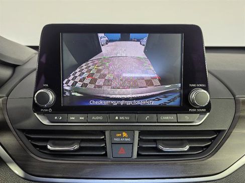 Used 2024 Nissan Altima 2.5 SV FWD image 33