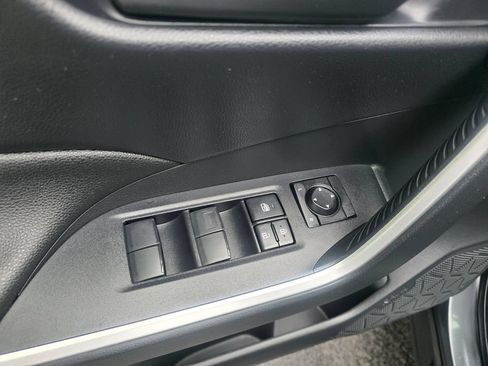 Used 2022 Toyota RAV4 LE AWD/4WD image 17