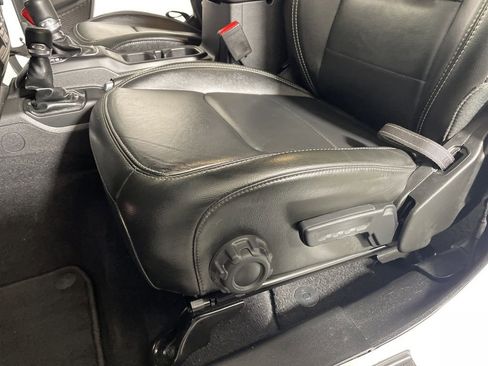 Used 2022 Jeep Wrangler Unlimited Sahara w/ Cold Weather Group image 11