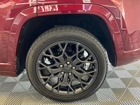 Used 2025 Jeep Grand Cherokee Summit w/ Obsidian Package AWD/4WD image 9
