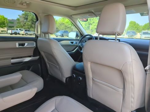 Certified 2023 Ford Explorer Limited w/ Equipment Group 301A image 21