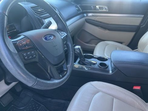 Used 2018 Ford Explorer XLT w/ Equipment Group 202A image 10