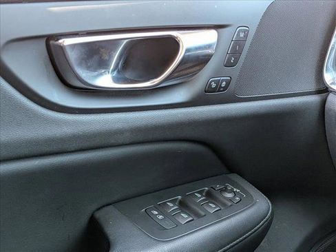 Used 2023 Volvo V60 B5 Cross Country Plus image 4