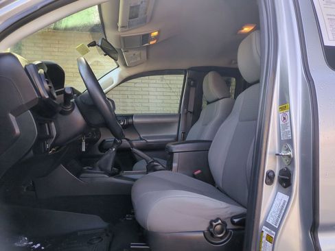 Used 2016 Toyota Tacoma SR w/ SR Convenience Package image 12