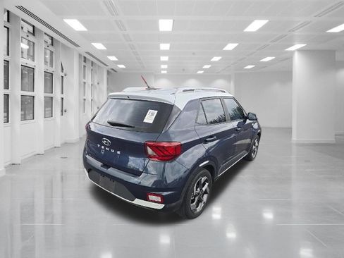 Used 2023 Hyundai Venue Limited FWD image 3