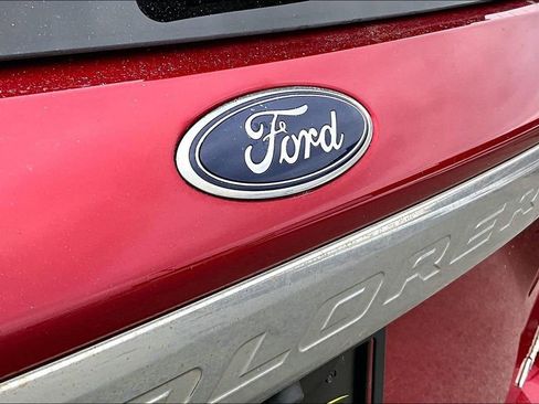 Certified 2022 Ford Explorer XLT w/ Equipment Group 202A image 31