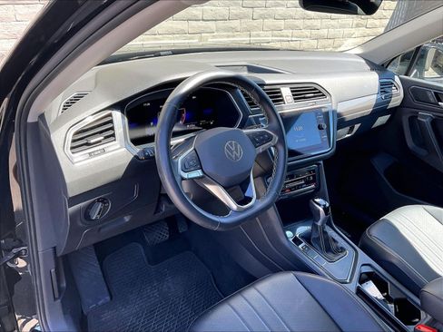 Certified 2023 Volkswagen Tiguan SE FWD image 14