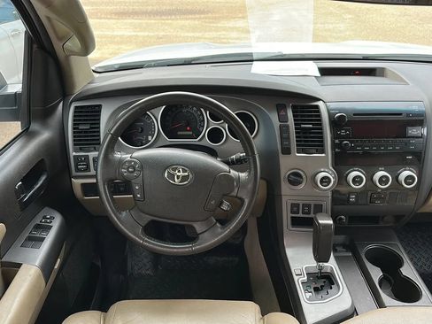 Used 2011 Toyota Sequoia SR5 AWD/4WD image 28