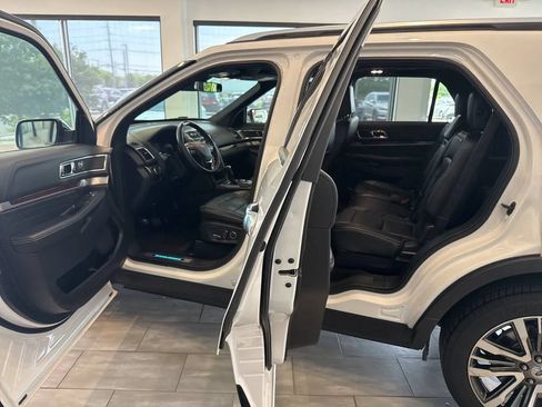 Used 2018 Ford Explorer Platinum AWD/4WD image 12
