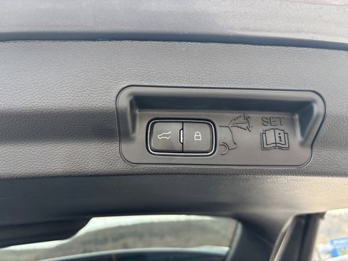 Used 2023 Ford Explorer XLT w/ Equipment Group 202A image 7