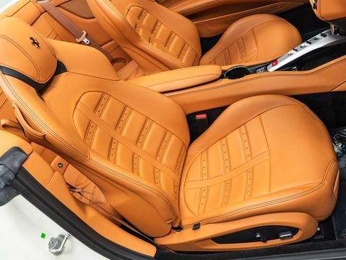 Used 2015 Ferrari California T image 25
