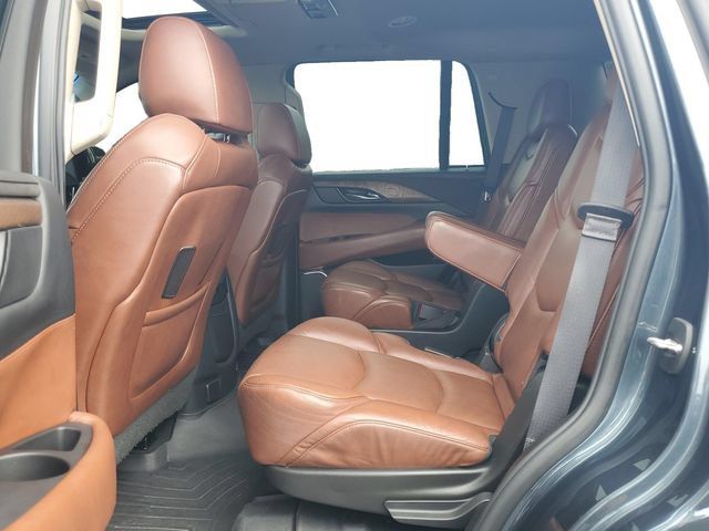 Used 2019 Cadillac Escalade Luxury AWD/4WD image 23