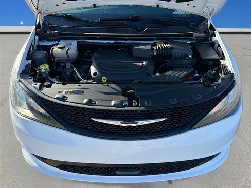 Used 2024 Chrysler Voyager LX image 28