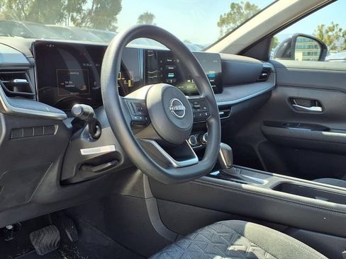 Used 2025 Nissan Kicks SV AWD/4WD image 4