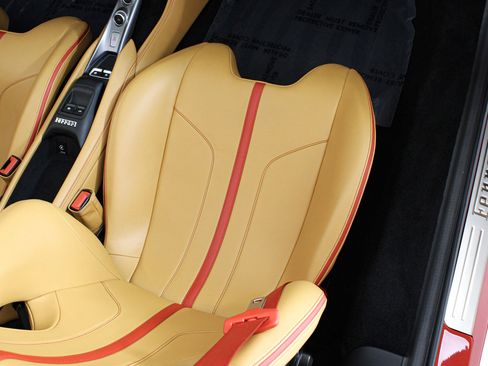 Certified 2022 Ferrari F8 Tributo RWD image 35