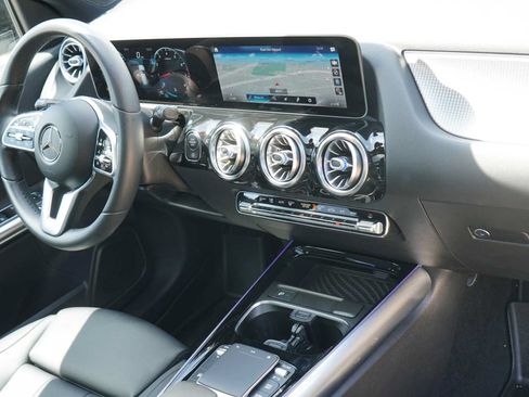 Used 2021 Mercedes-Benz GLA 250 4MATIC image 26