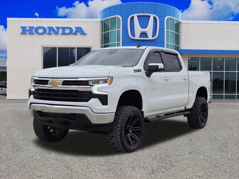 Used 2024 Chevrolet Silverado 1500 LT AWD/4WD image 7