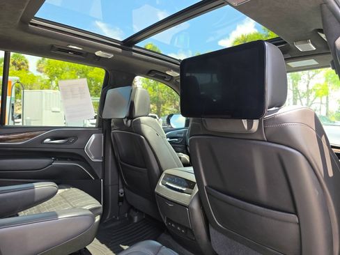 Used 2021 Cadillac Escalade Sport Platinum RWD image 17