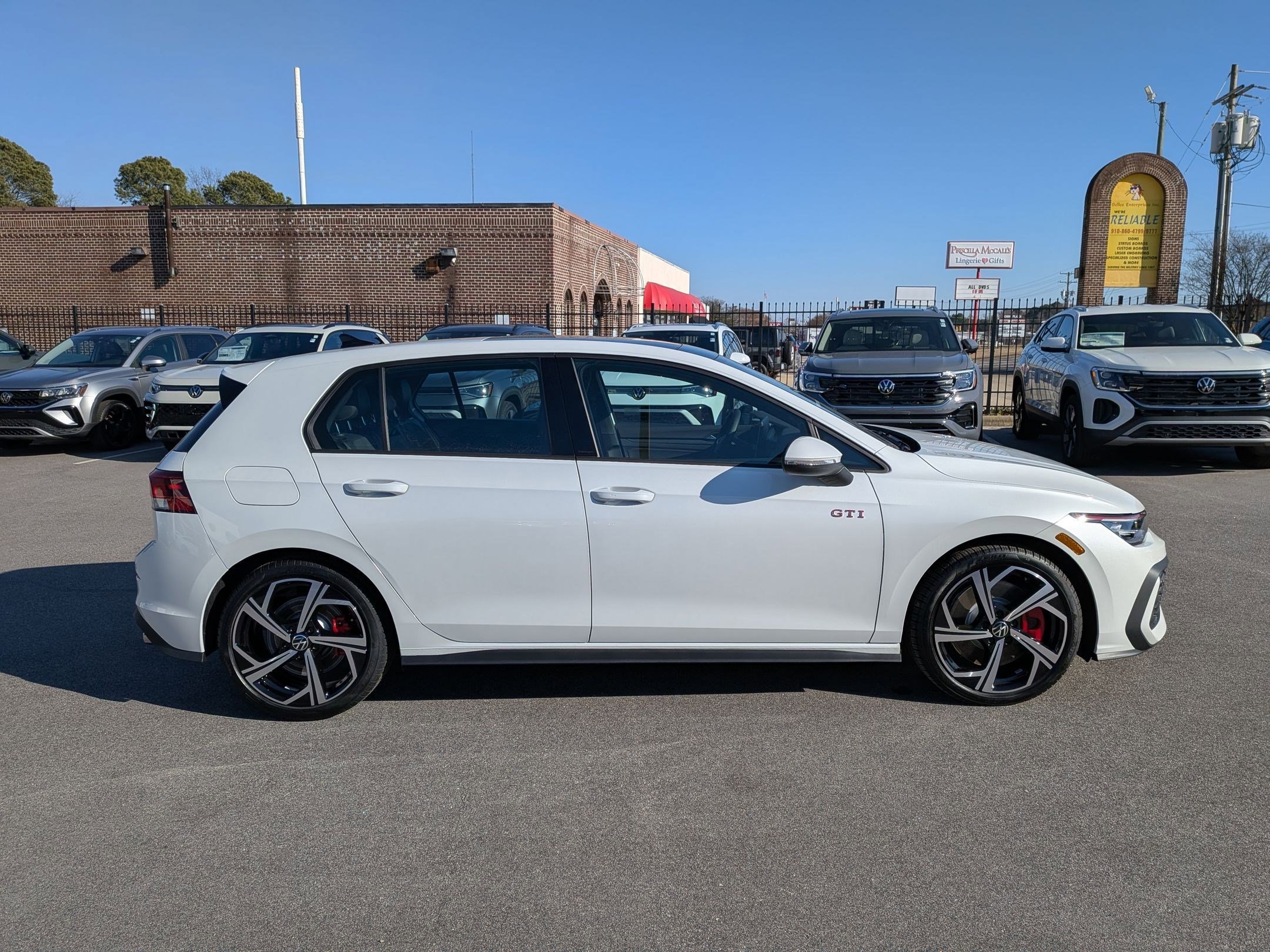 New 2026 Volkswagen GTI SE FWD image 2