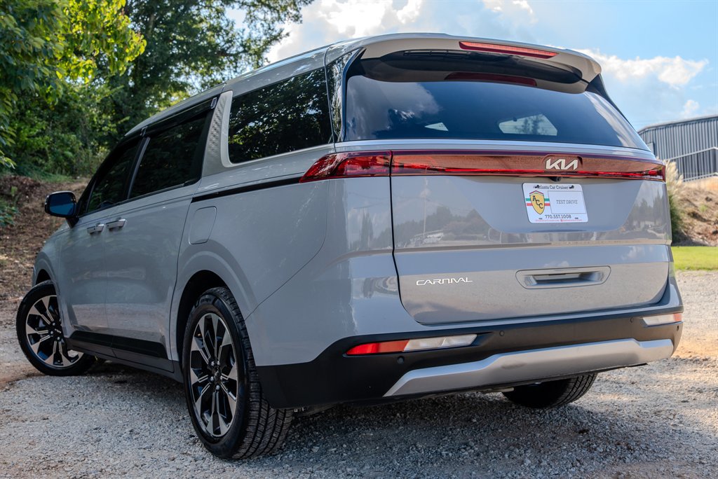 Used 2024 Kia Carnival EX FWD image 3