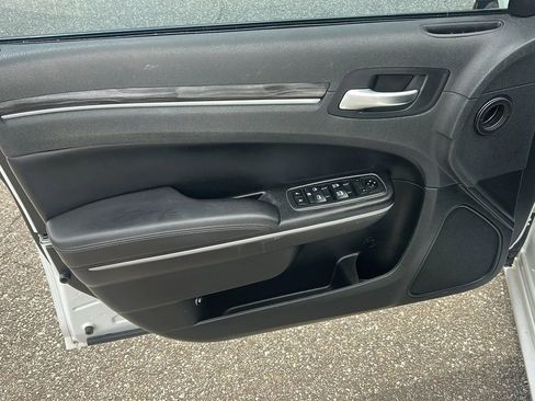 Used 2019 Chrysler 300 Touring w/ Sport Appearance Package RWD image 9