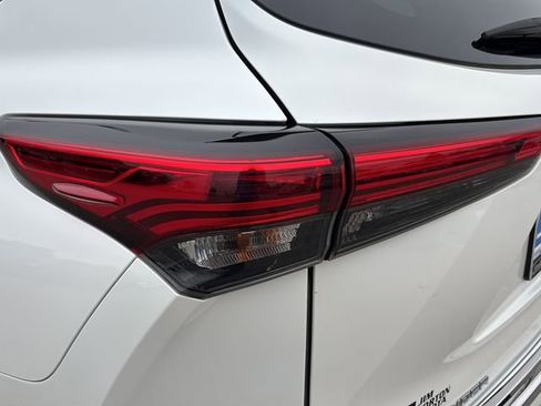 Used 2020 Toyota Highlander Platinum FWD image 28