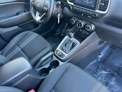 Used 2022 Hyundai Venue SEL image 18