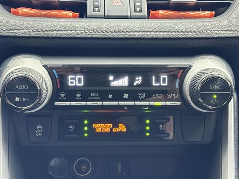 Used 2019 Toyota RAV4 Limited image 27