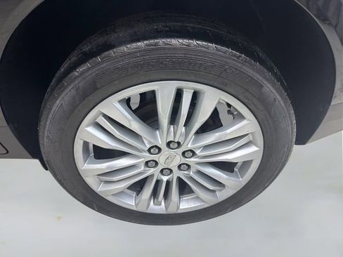 Used 2018 Cadillac XT5 Premium Luxury image 18