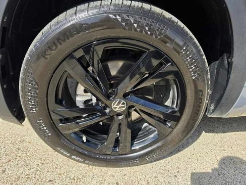 Certified 2025 Volkswagen Atlas Cross Sport SEL R-Line AWD/4WD image 19