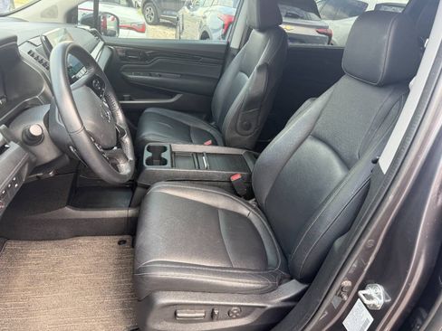 Used 2024 Honda Odyssey Touring image 3