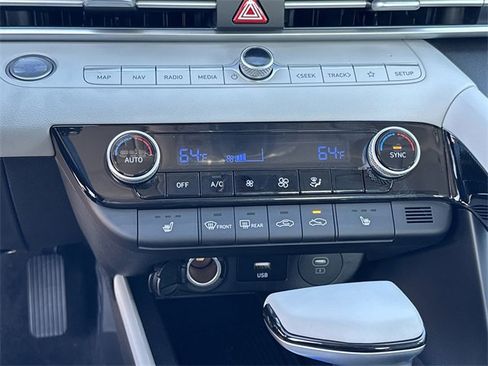 New 2025 Hyundai Elantra Limited image 30