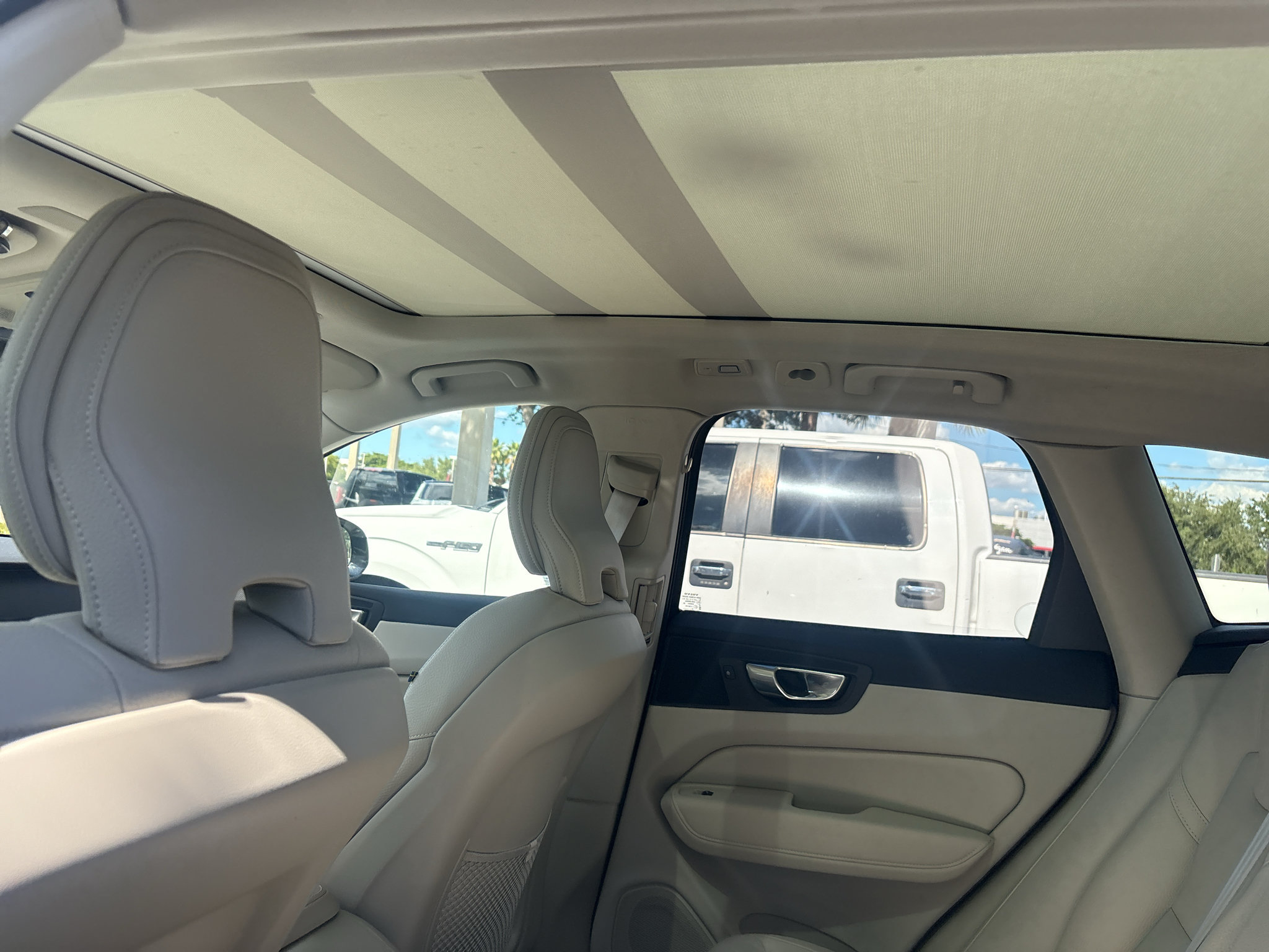 Used 2025 Volvo XC60 B5 Plus w/ Protection Package Premier AWD/4WD image 9