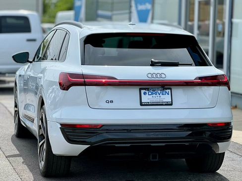 Used 2024 Audi Q8 e-tron Premium Plus w/ Premium Plus Package AWD/4WD image 3