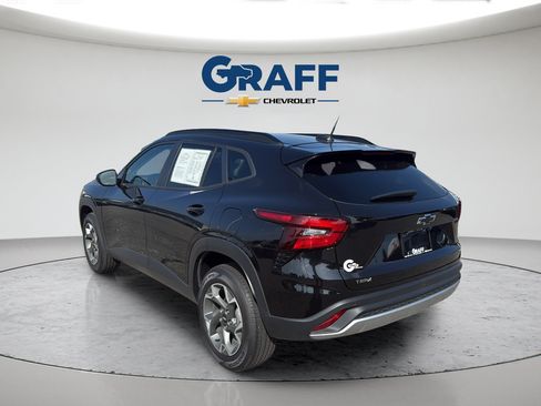 Used 2025 Chevrolet Trax LT w/ Driver Confidence Package FWD image 5