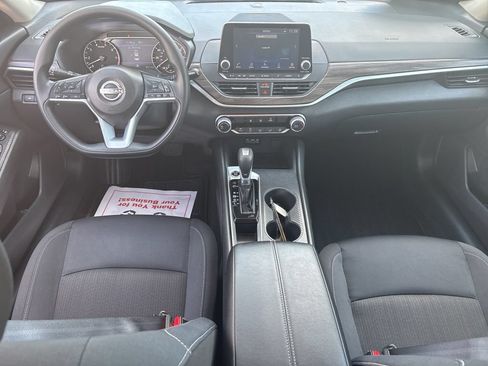 Used 2025 Nissan Altima 2.5 SV FWD image 16